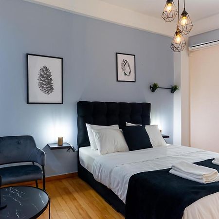 Couple Getaway With Queen Bed Lägenhet Aten Exteriör bild