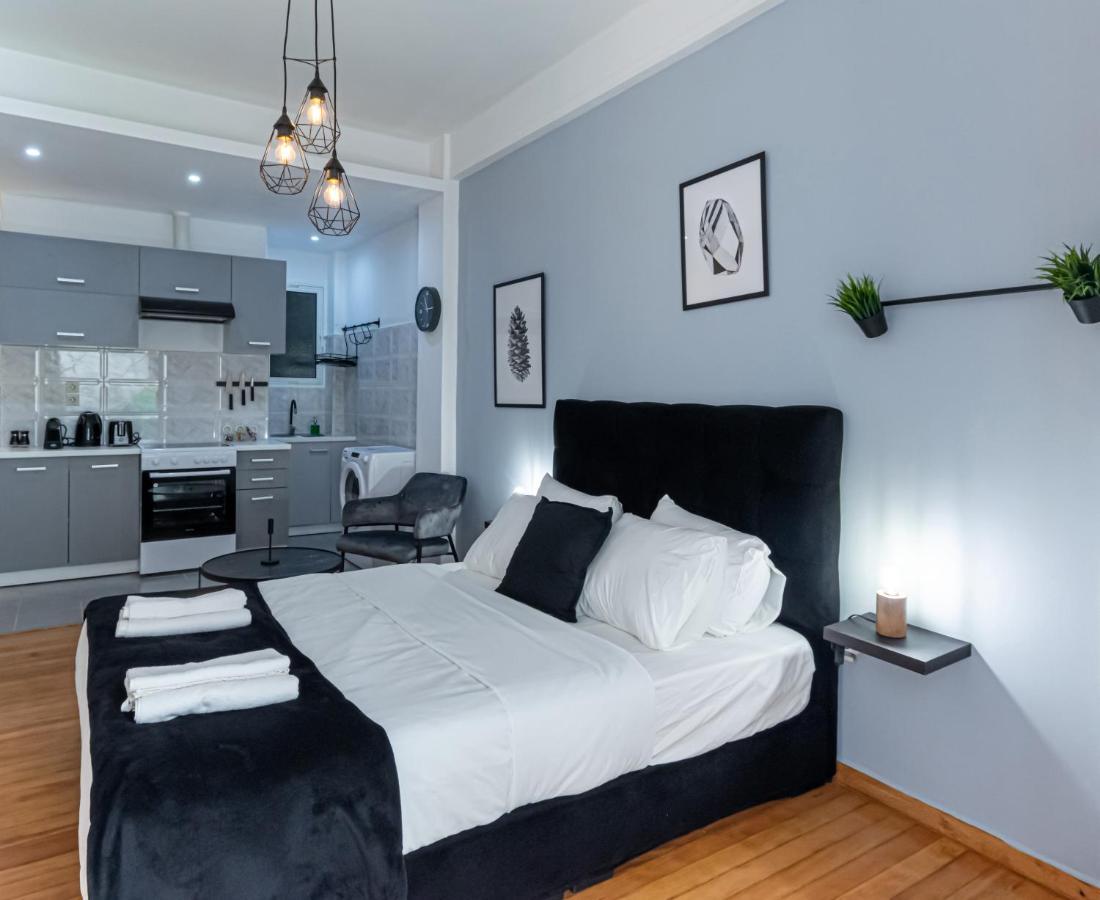 Couple Getaway With Queen Bed Lägenhet Aten Exteriör bild