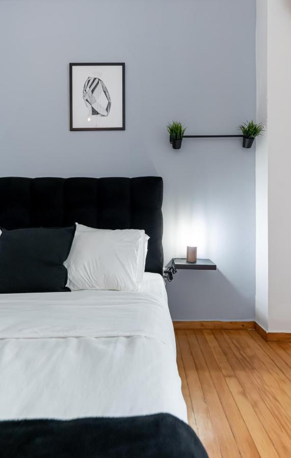 Couple Getaway With Queen Bed Lägenhet Aten Exteriör bild