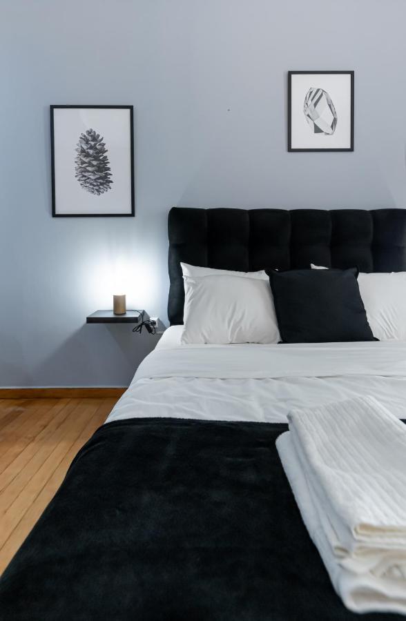 Couple Getaway With Queen Bed Lägenhet Aten Exteriör bild