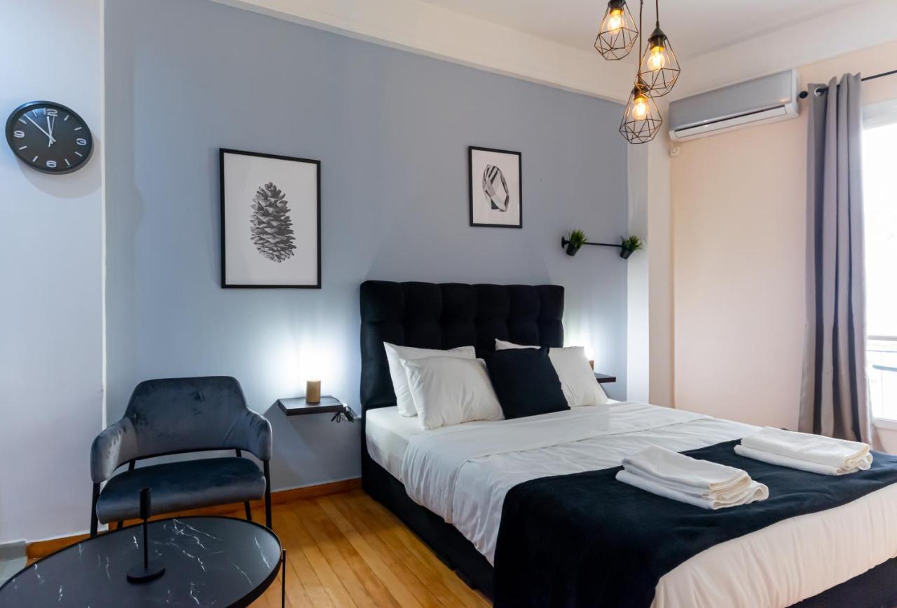 Couple Getaway With Queen Bed Lägenhet Aten Exteriör bild